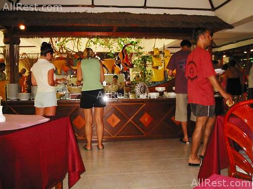 Validhu Island Resort 9